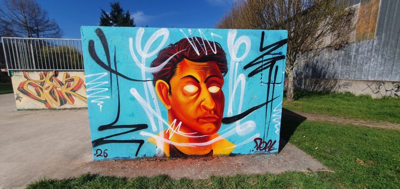Art figuratif contemporain réalisation à la bombe aérosol. Mur harcelé aux fatcap donnant un soupçon d'inspiration d'art de rue.